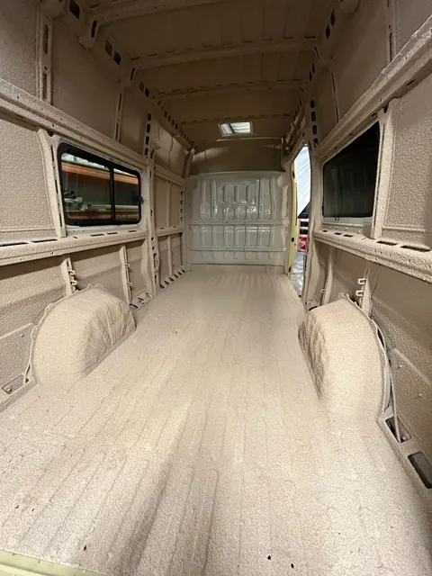 Isolation de van en liège projeté à Lyon , Lyon, VanLife Dream